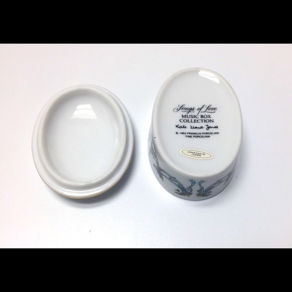 Vintage Franklin Mint Music Box “They Say That Falling In Love Is Wonderful" - Picture 3 of 8